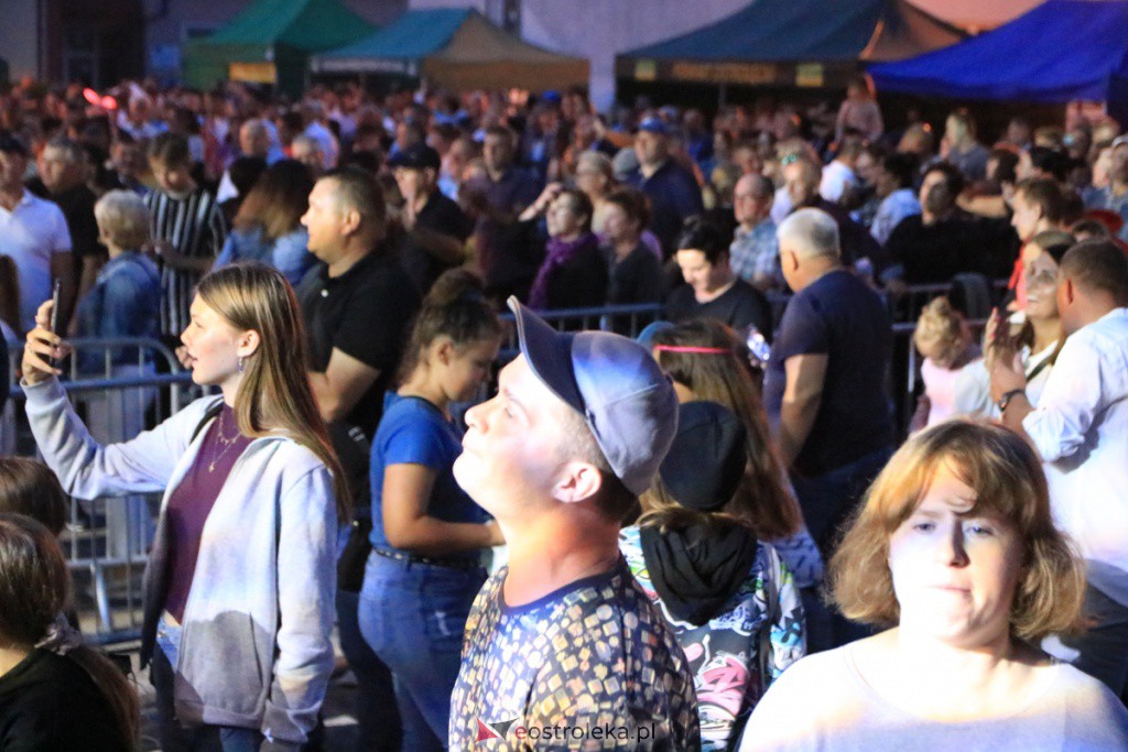 Patrycja Runo i tancerki na Dożynkach w Lelisie [22.08.2021] - zdjęcie #24 - eOstroleka.pl