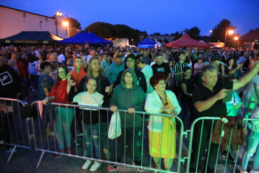 Patrycja Runo i tancerki na Dożynkach w Lelisie [22.08.2021] - zdjęcie #23 - eOstroleka.pl