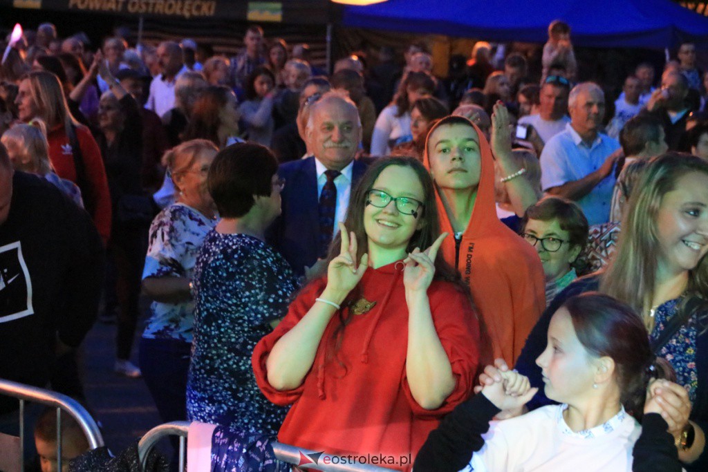 Patrycja Runo i tancerki na Dożynkach w Lelisie [22.08.2021] - zdjęcie #20 - eOstroleka.pl