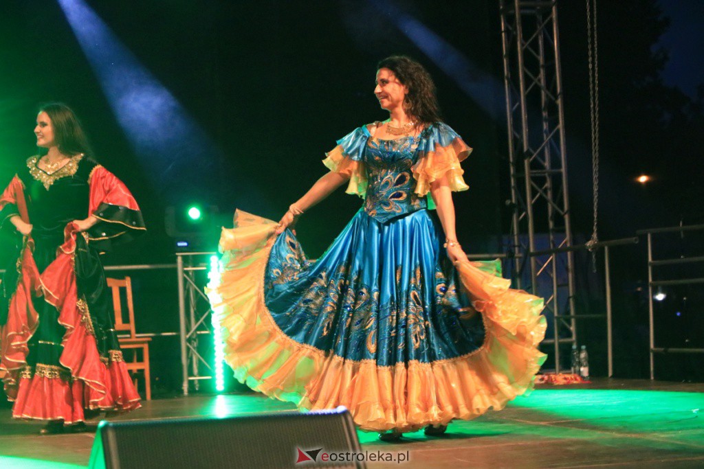 Patrycja Runo i tancerki na Dożynkach w Lelisie [22.08.2021] - zdjęcie #18 - eOstroleka.pl