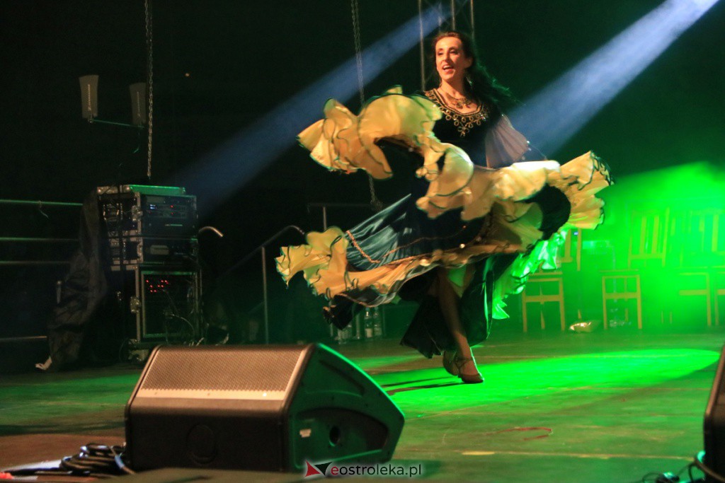 Patrycja Runo i tancerki na Dożynkach w Lelisie [22.08.2021] - zdjęcie #98 - eOstroleka.pl