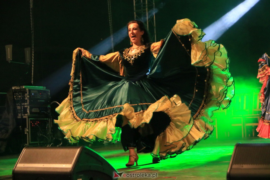 Patrycja Runo i tancerki na Dożynkach w Lelisie [22.08.2021] - zdjęcie #16 - eOstroleka.pl