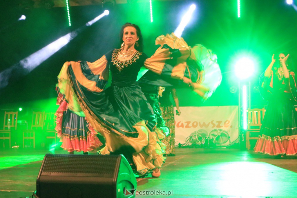 Patrycja Runo i tancerki na Dożynkach w Lelisie [22.08.2021] - zdjęcie #15 - eOstroleka.pl