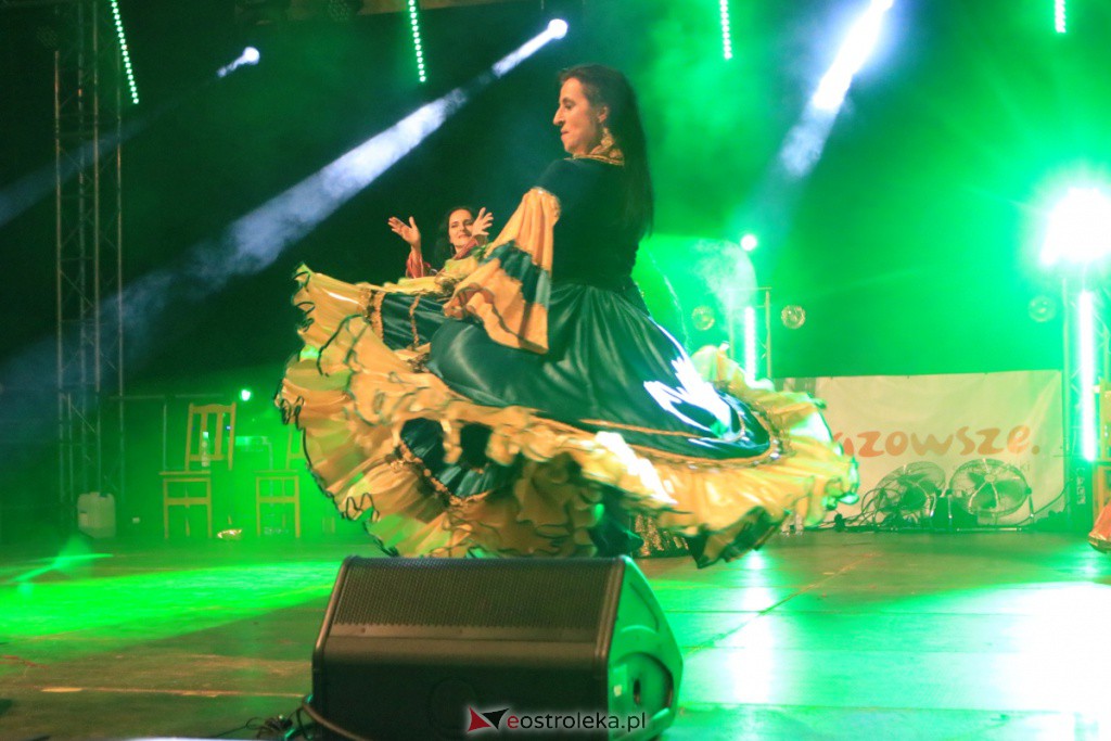 Patrycja Runo i tancerki na Dożynkach w Lelisie [22.08.2021] - zdjęcie #14 - eOstroleka.pl