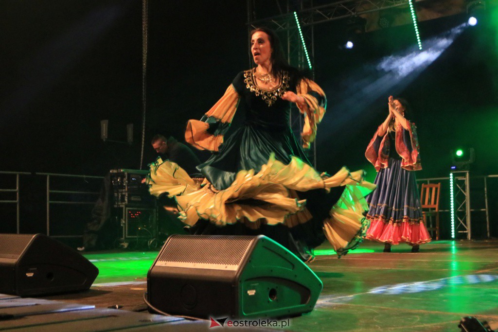 Patrycja Runo i tancerki na Dożynkach w Lelisie [22.08.2021] - zdjęcie #12 - eOstroleka.pl