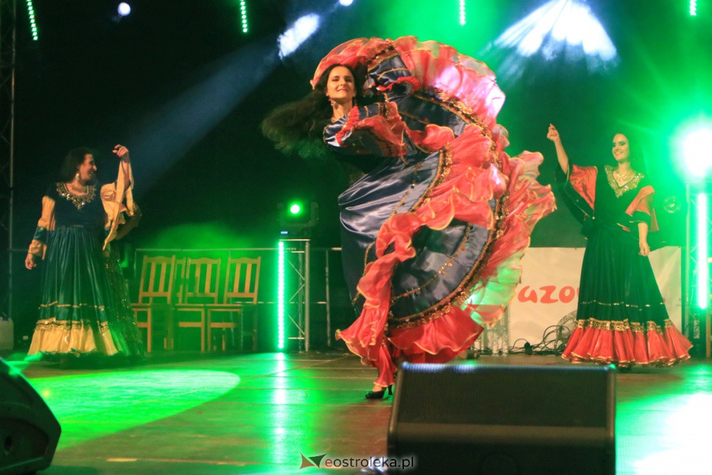 Patrycja Runo i tancerki na Dożynkach w Lelisie [22.08.2021] - zdjęcie #8 - eOstroleka.pl