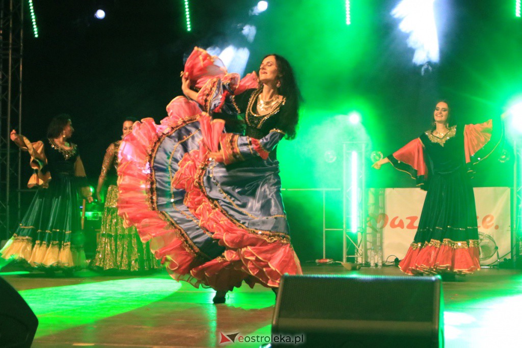 Patrycja Runo i tancerki na Dożynkach w Lelisie [22.08.2021] - zdjęcie #5 - eOstroleka.pl