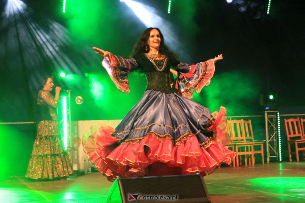 Patrycja Runo i tancerki na Dożynkach w Lelisie [22.08.2021] - zdjęcie #4 - eOstroleka.pl