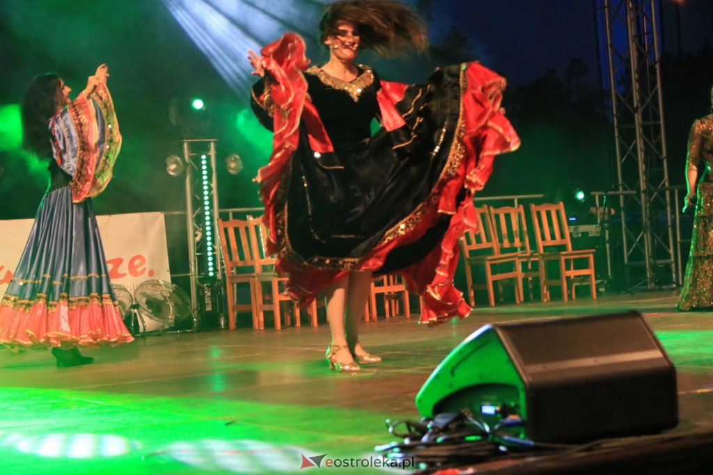 Patrycja Runo i tancerki na Dożynkach w Lelisie [22.08.2021] - zdjęcie #3 - eOstroleka.pl