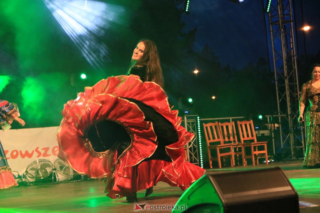 Patrycja Runo i tancerki na Dożynkach w Lelisie [22.08.2021] - zdjęcie #1 - eOstroleka.pl