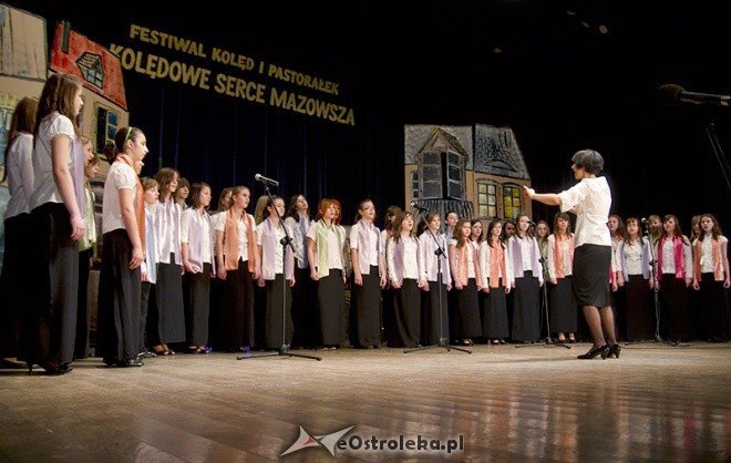 III Festiwal kolęd i pastorałek (07-01-2011) - zdjęcie #16 - eOstroleka.pl