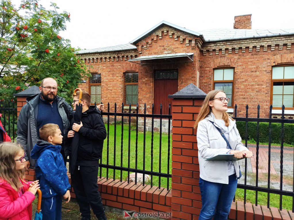 Spacer ułańskim szlakiem po osiedlu Wojciechowice [28.08.2021] - zdjęcie #18 - eOstroleka.pl
