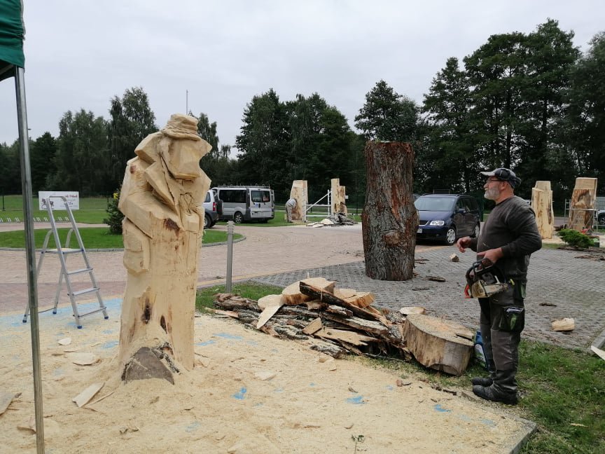 W Ławach wystartował II Plener Rzeźbiarski [30.08.2021] - zdjęcie #20 - eOstroleka.pl