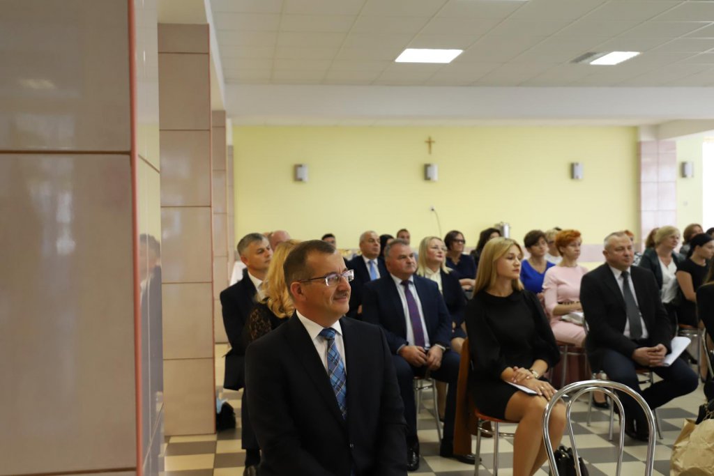 Nauczyciele mianowani i nowi dyrektorzy odebrali oficjalne akty awansów zawodowych [31.08.2021] - zdjęcie #6 - eOstroleka.pl