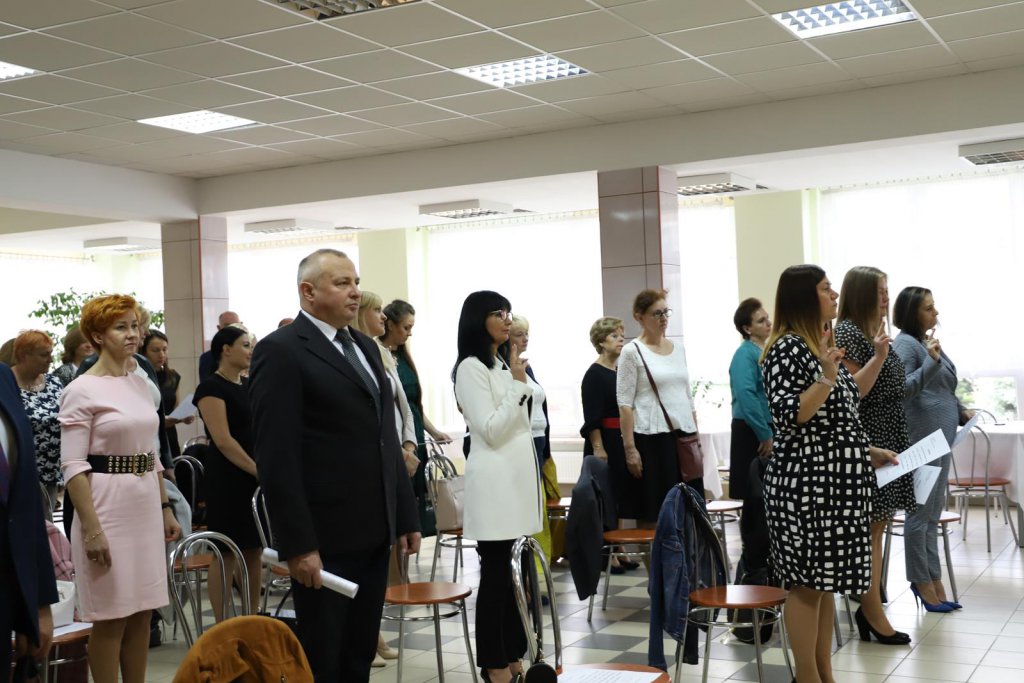 Nauczyciele mianowani i nowi dyrektorzy odebrali oficjalne akty awansów zawodowych [31.08.2021] - zdjęcie #8 - eOstroleka.pl