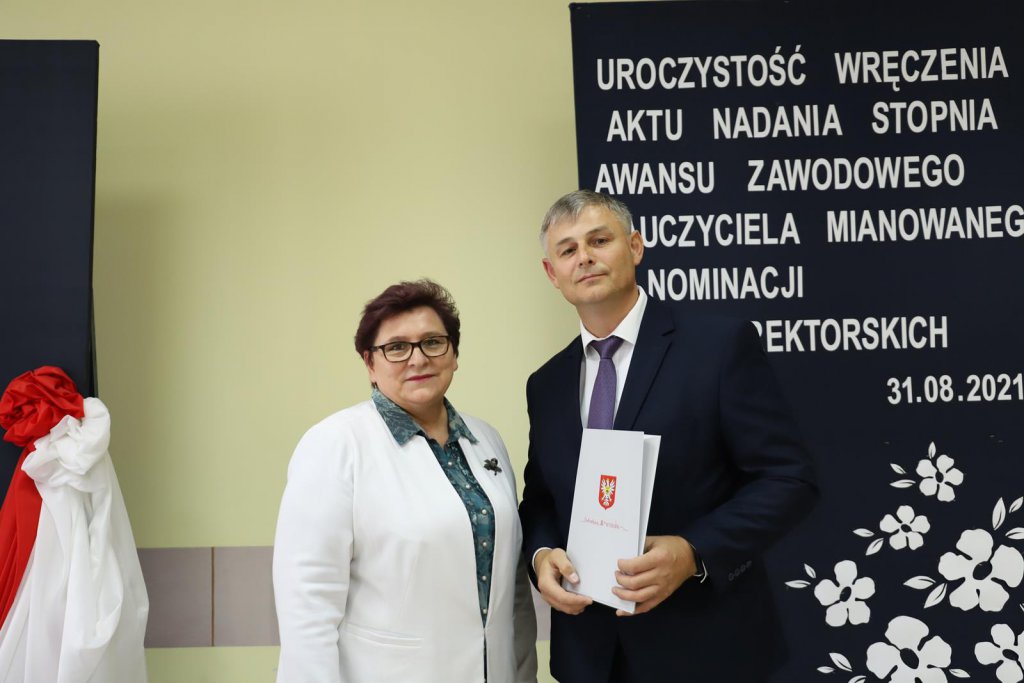 Nauczyciele mianowani i nowi dyrektorzy odebrali oficjalne akty awansów zawodowych [31.08.2021] - zdjęcie #19 - eOstroleka.pl