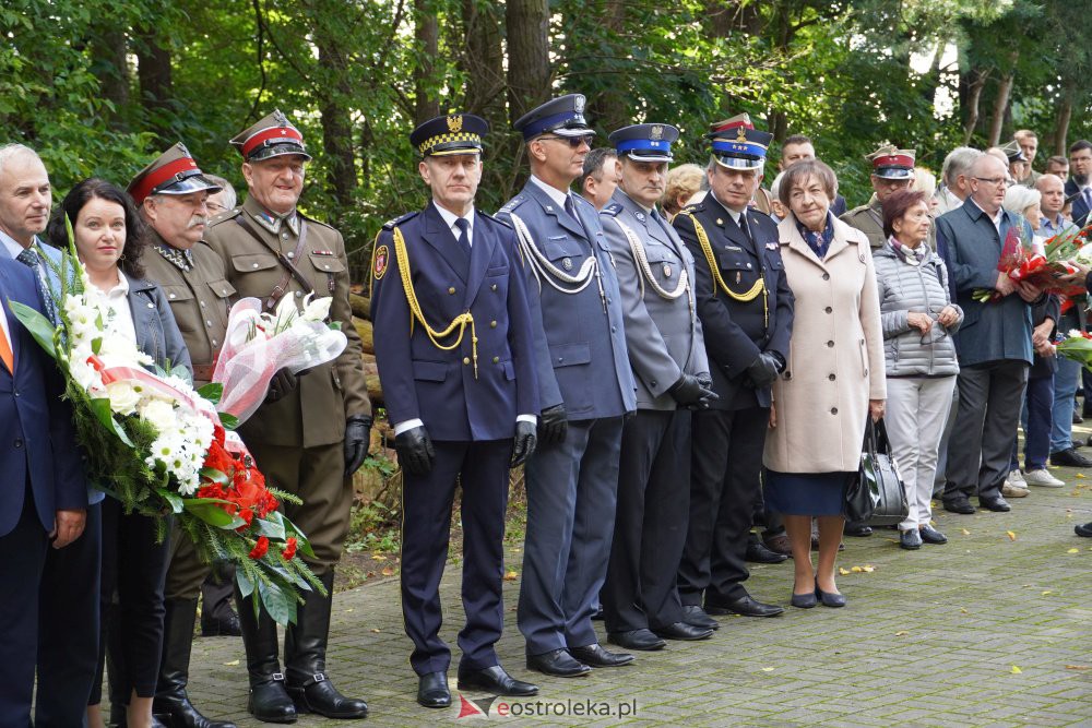 Miejskie obchody rocznicy wybuchu II Wojny Światowej [1.09.2021] - zdjęcie #13 - eOstroleka.pl