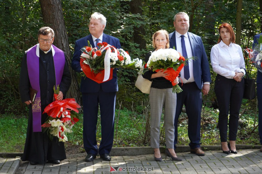 Miejskie obchody rocznicy wybuchu II Wojny Światowej [1.09.2021] - zdjęcie #33 - eOstroleka.pl