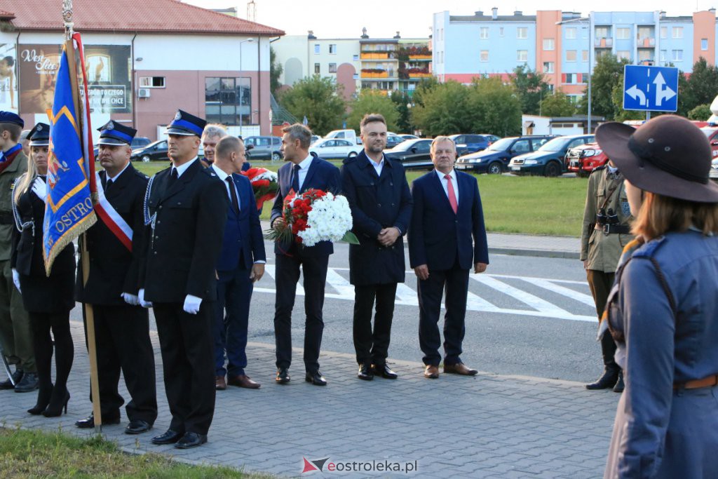 Samorządowcy oddali hołd mieszkańcom Ostrołęki poległym w II Wojnie Światowej [01.09.2021] - zdjęcie #40 - eOstroleka.pl