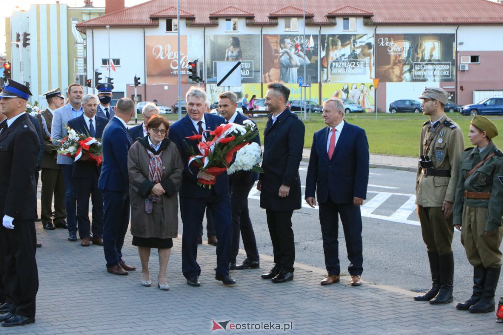 Samorządowcy oddali hołd mieszkańcom Ostrołęki poległym w II Wojnie Światowej [01.09.2021] - zdjęcie #41 - eOstroleka.pl