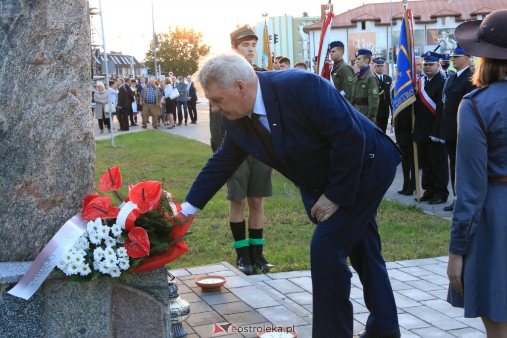 Samorządowcy oddali hołd mieszkańcom Ostrołęki poległym w II Wojnie Światowej [01.09.2021] - zdjęcie #39 - eOstroleka.pl