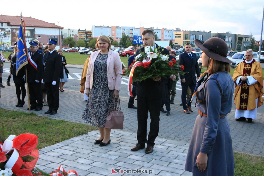 Samorządowcy oddali hołd mieszkańcom Ostrołęki poległym w II Wojnie Światowej [01.09.2021] - zdjęcie #27 - eOstroleka.pl