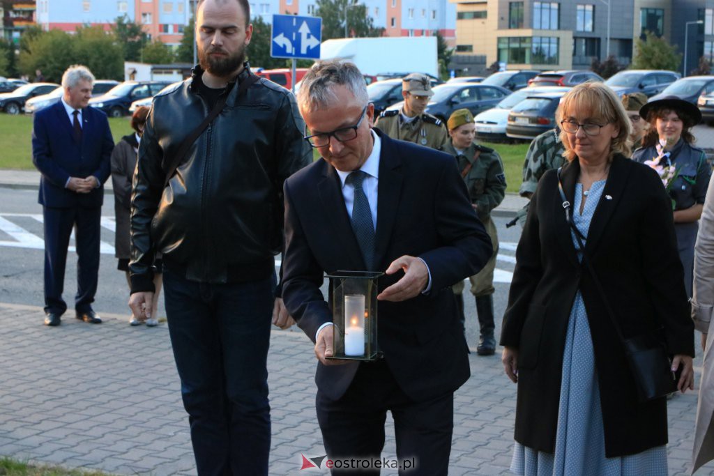 Samorządowcy oddali hołd mieszkańcom Ostrołęki poległym w II Wojnie Światowej [01.09.2021] - zdjęcie #15 - eOstroleka.pl