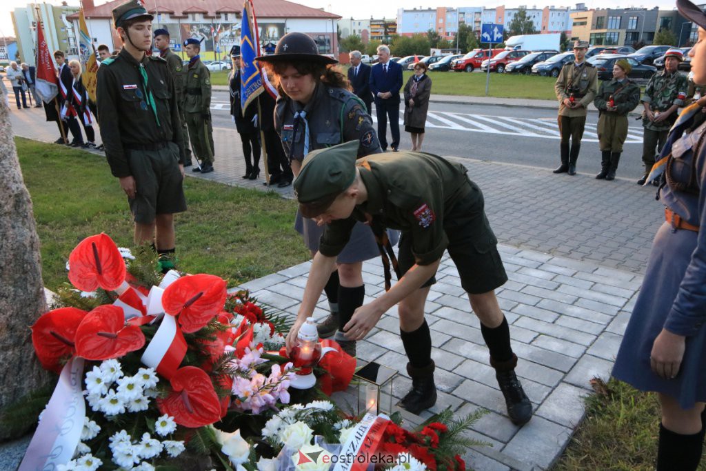 Samorządowcy oddali hołd mieszkańcom Ostrołęki poległym w II Wojnie Światowej [01.09.2021] - zdjęcie #11 - eOstroleka.pl