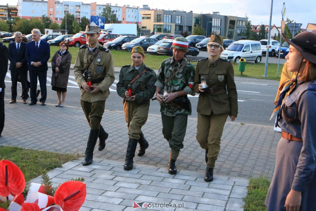 Samorządowcy oddali hołd mieszkańcom Ostrołęki poległym w II Wojnie Światowej [01.09.2021] - zdjęcie #77 - eOstroleka.pl