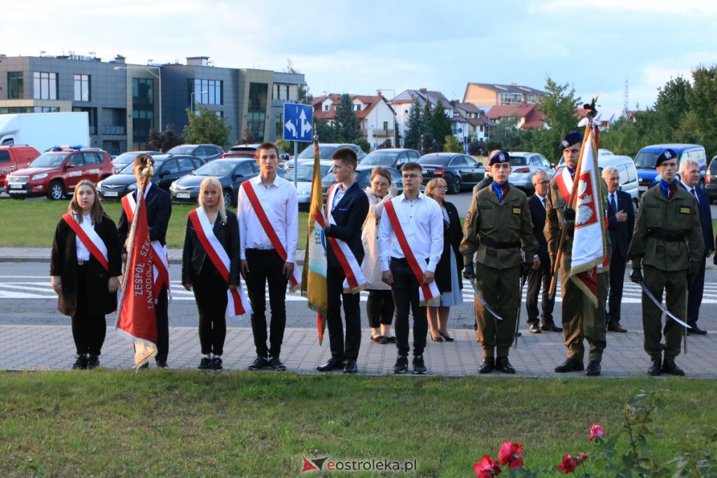 Samorządowcy oddali hołd mieszkańcom Ostrołęki poległym w II Wojnie Światowej [01.09.2021] - zdjęcie #84 - eOstroleka.pl
