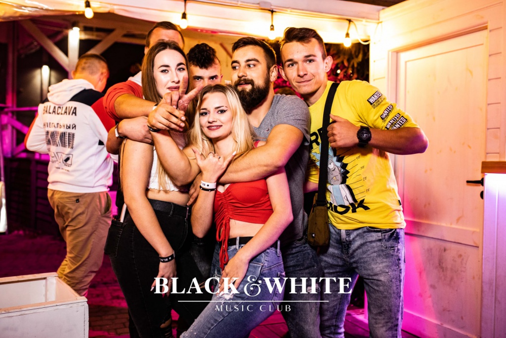 Piękni i Młodzi w Clubie Black&White [27.08.2021] - zdjęcie #8 - eOstroleka.pl