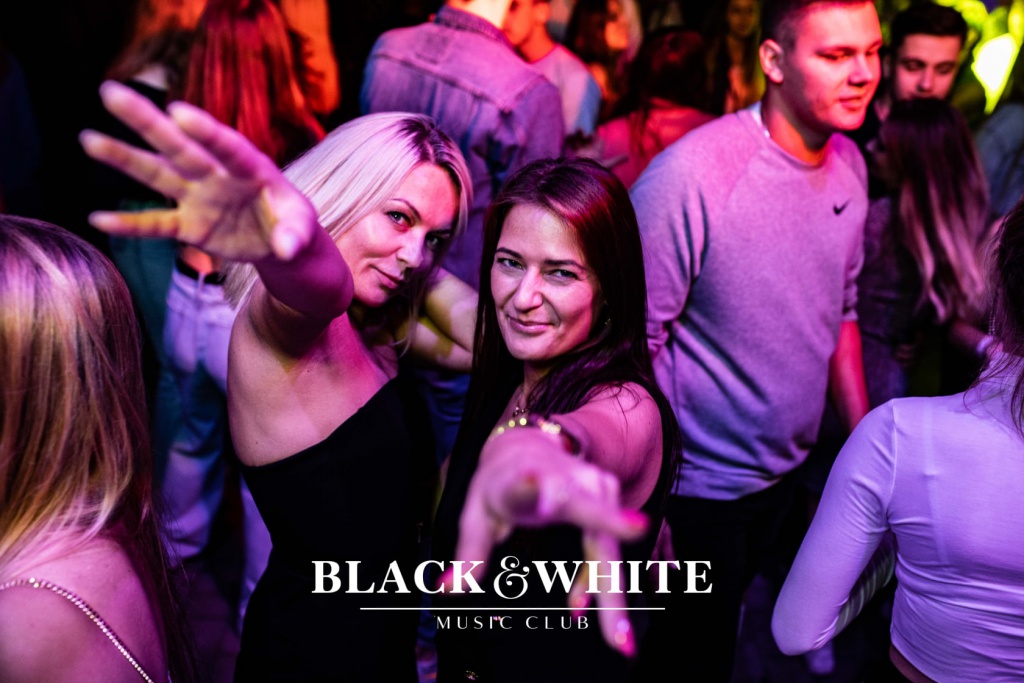 Piękni i Młodzi w Clubie Black&White [27.08.2021] - zdjęcie #9 - eOstroleka.pl