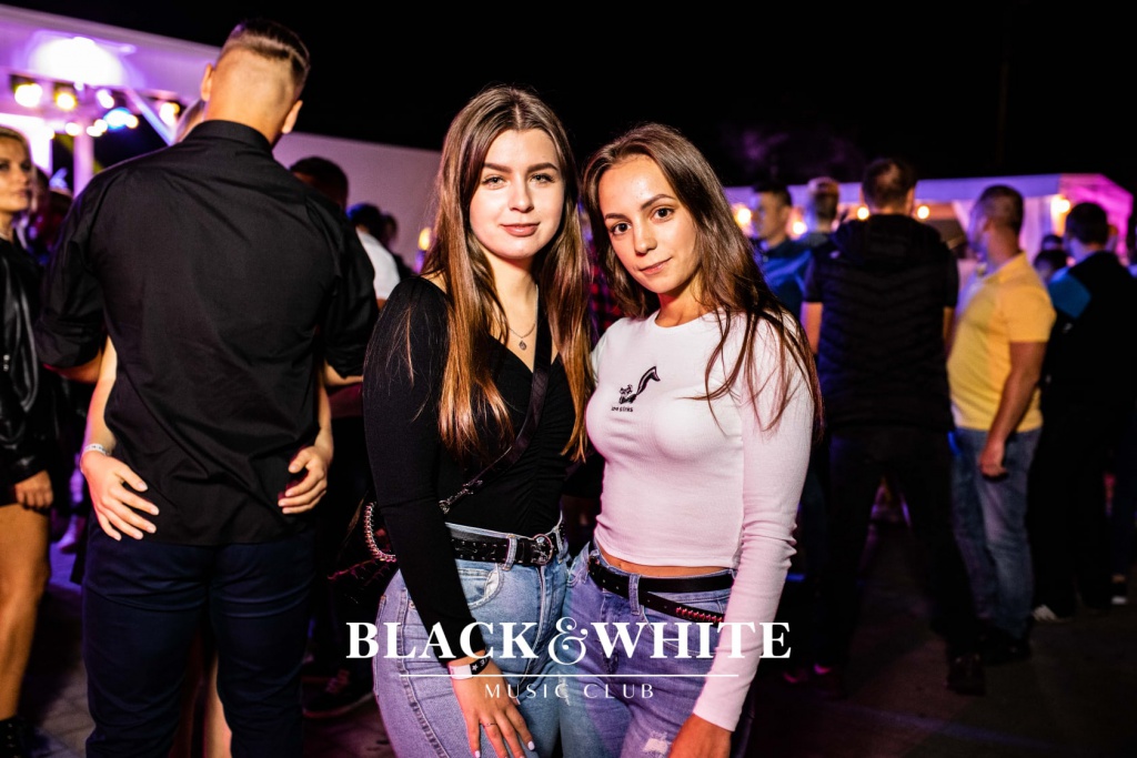 Piękni i Młodzi w Clubie Black&White [27.08.2021] - zdjęcie #11 - eOstroleka.pl