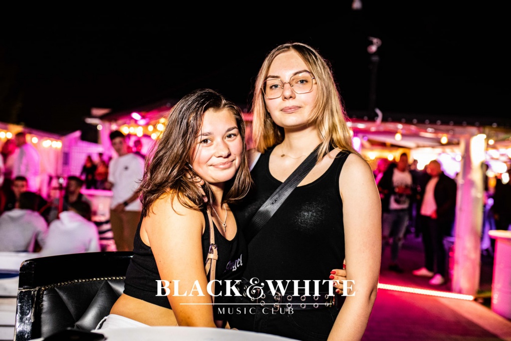 Piękni i Młodzi w Clubie Black&White [27.08.2021] - zdjęcie #13 - eOstroleka.pl