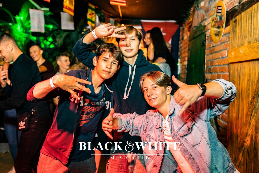 Piękni i Młodzi w Clubie Black&White [27.08.2021] - zdjęcie #75 - eOstroleka.pl