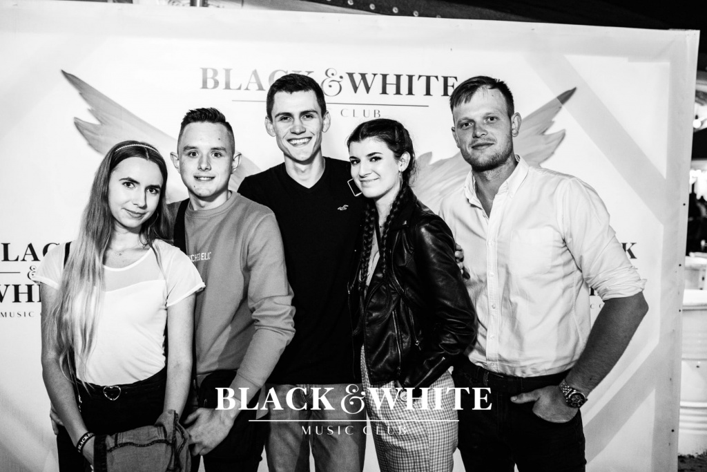 Piękni i Młodzi w Clubie Black&White [27.08.2021] - zdjęcie #36 - eOstroleka.pl