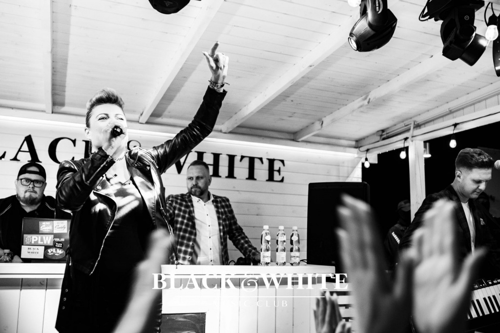 Piękni i Młodzi w Clubie Black&White [27.08.2021] - zdjęcie #56 - eOstroleka.pl