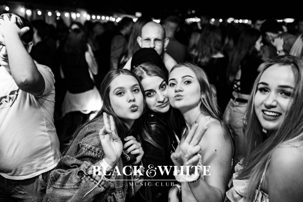 Piękni i Młodzi w Clubie Black&White [27.08.2021] - zdjęcie #50 - eOstroleka.pl