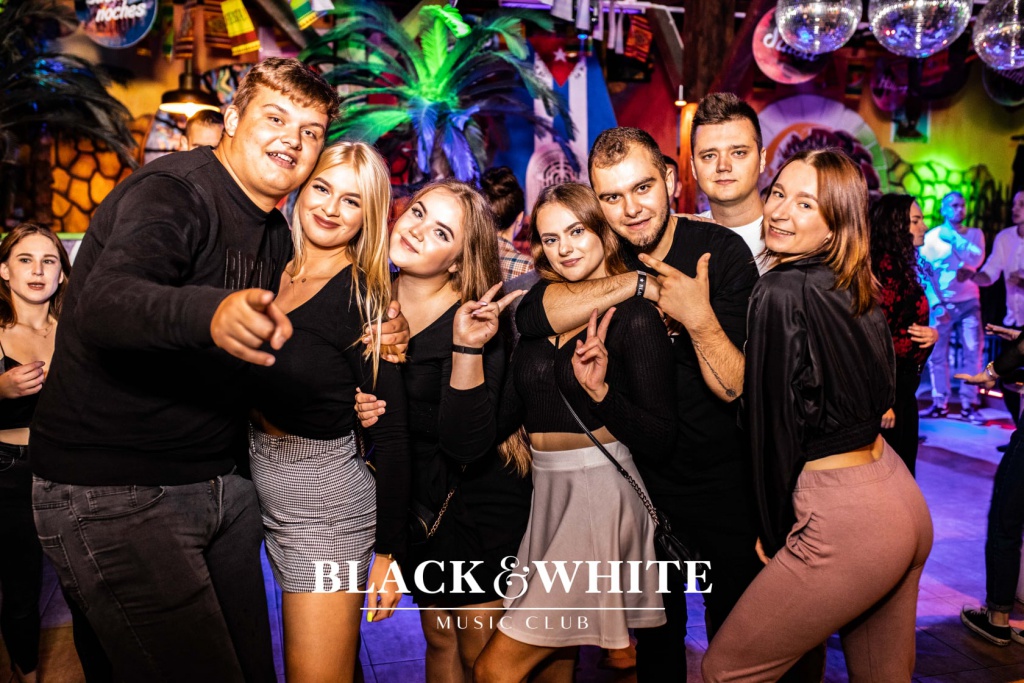 Piękni i Młodzi w Clubie Black&White [27.08.2021] - zdjęcie #43 - eOstroleka.pl