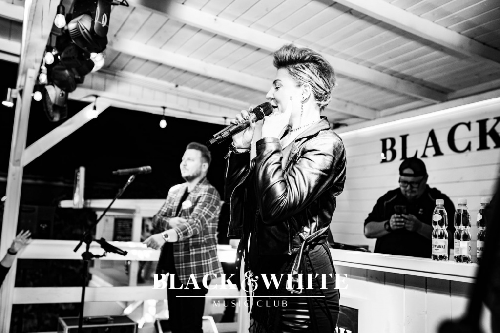 Piękni i Młodzi w Clubie Black&White [27.08.2021] - zdjęcie #35 - eOstroleka.pl