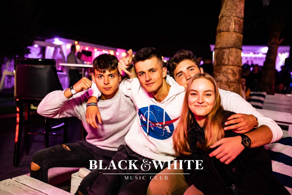 Piękni i Młodzi w Clubie Black&White [27.08.2021] - zdjęcie #33 - eOstroleka.pl