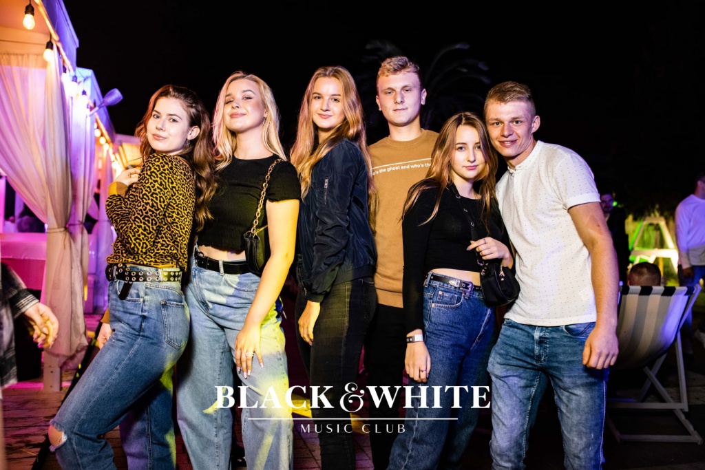 Piękni i Młodzi w Clubie Black&White [27.08.2021] - zdjęcie #30 - eOstroleka.pl