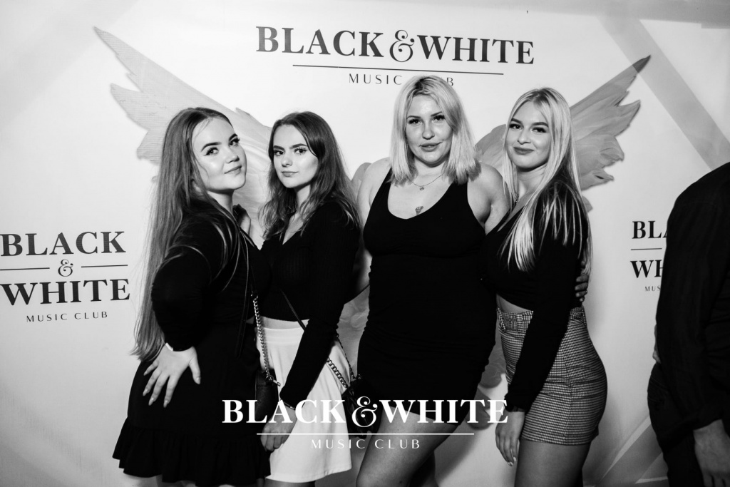 Piękni i Młodzi w Clubie Black&White [27.08.2021] - zdjęcie #27 - eOstroleka.pl