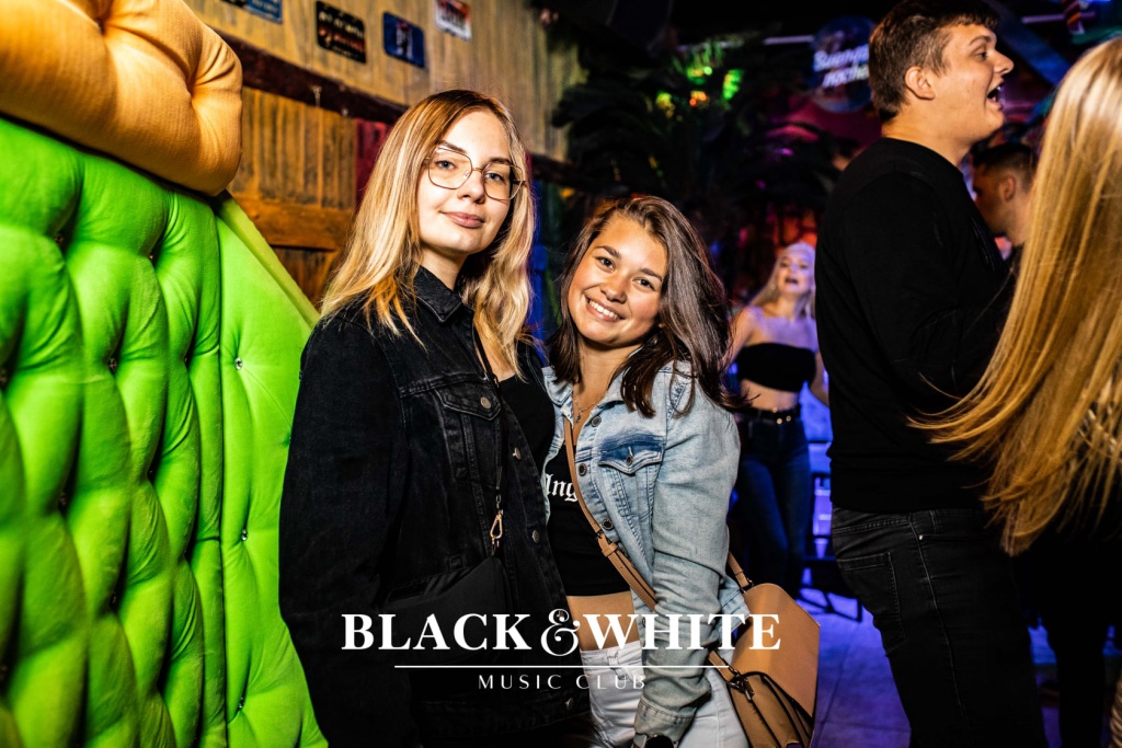 Piękni i Młodzi w Clubie Black&White [27.08.2021] - zdjęcie #22 - eOstroleka.pl