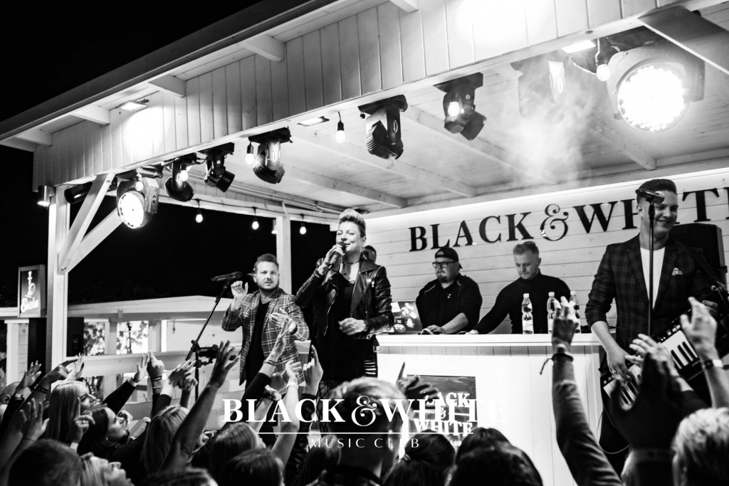 Piękni i Młodzi w Clubie Black&White [27.08.2021] - zdjęcie #5 - eOstroleka.pl
