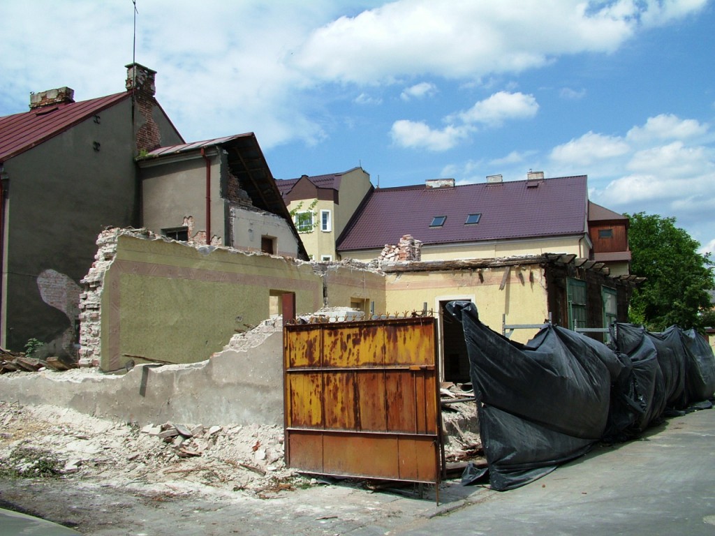 Wyburzony budynek przy Głowackiego - zdjęcie #6 - eOstroleka.pl