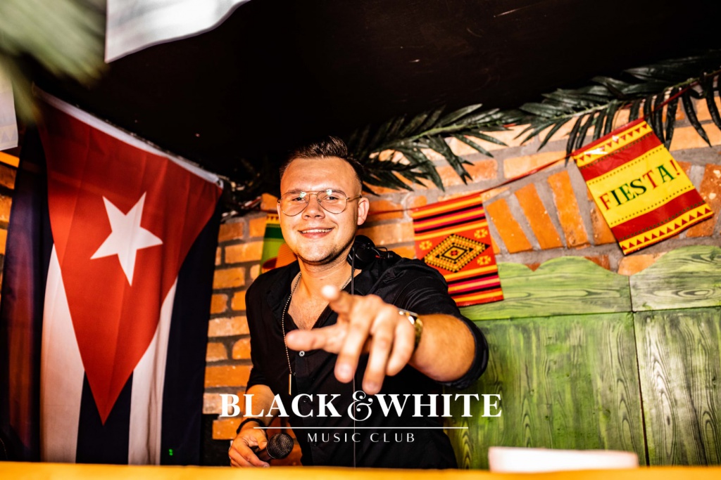 Pożegnanie wakacji w Clubie Black&White [28.08.2021] - zdjęcie #38 - eOstroleka.pl