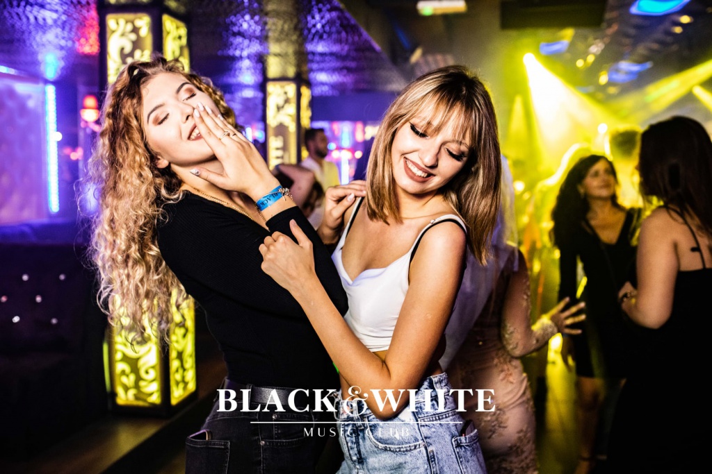 Pożegnanie wakacji w Clubie Black&White [28.08.2021] - zdjęcie #6 - eOstroleka.pl
