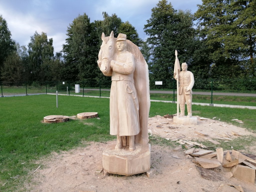 II Plener Rzeźbiarski w Ławach - podsumowanie [03.09.2021] - zdjęcie #3 - eOstroleka.pl