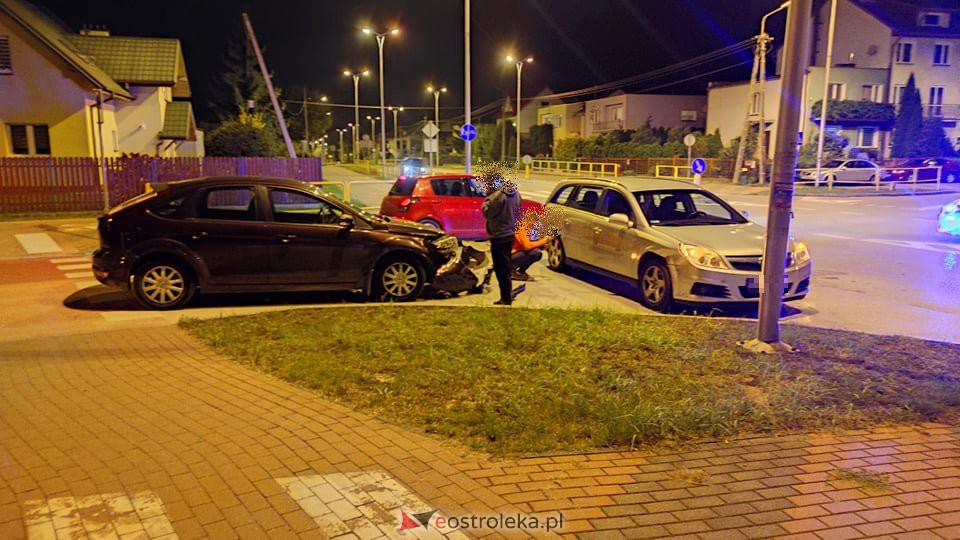 Zderzenie dwóch osobówek na skrzyżowaniu Korczaka z Poznańską [03.09.2021] - zdjęcie #3 - eOstroleka.pl